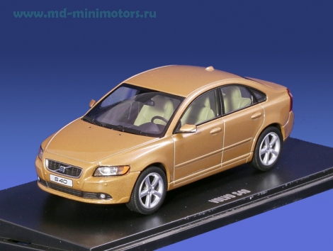 Volvo S40 2008 (gold)
