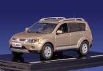 Mitsubishi Outlander (beige)