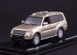 Mitsubishi Pajero (beige metallic)